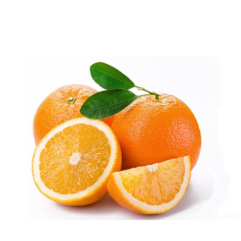 一棵橙樹可以從它的果實、葉片和花朵中萃取出三種不同的精油，當中以花瓣精油最為珍貴，也就是橙花精油，其次是從葉片萃取的精油，而果實精油最為便宜，甜橙精油就是從果實的表皮中萃取得到的；精油呈深金黃色，氣味溫暖圓潤，帶有香甜果味。