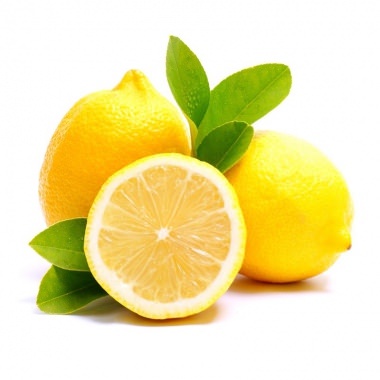 檸檬原產於印度，在第五世紀未才被引進到意大利，之後就從意大利開始蔓延到地中海沿岸，採收檸檬精油最好是在果實成熟果皮變黃的時候，這樣香氣才會明顯濃郁，未成熟的檸檬果皮是深綠色的，而且香氣較淡。一公斤的檸檬精油大約要壓榨三千個果皮才可萃取得到；精油呈淡黃綠色，有新鮮強勁的檸檬的香氣。